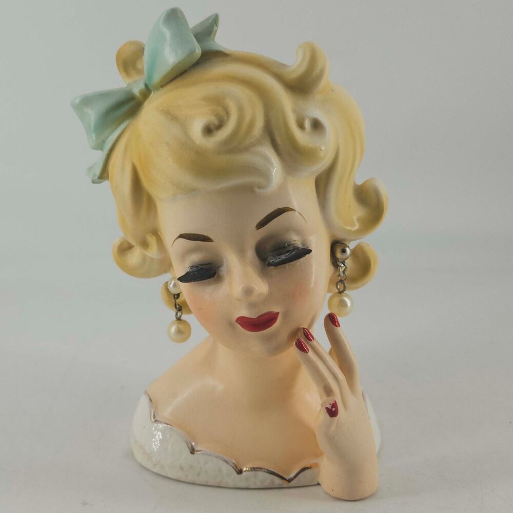 Vintage Rubens Originals Lady Head Vase pearl Earrings Dainty